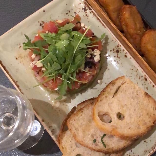 Photo of the dish “Tartar de tomate, aguacate y tofu”