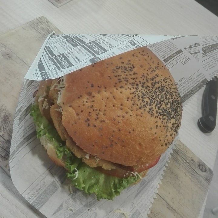 photo of Veggie Burger Hamburguesa Americana shared by @loreh on  05 Jun 2021 - review