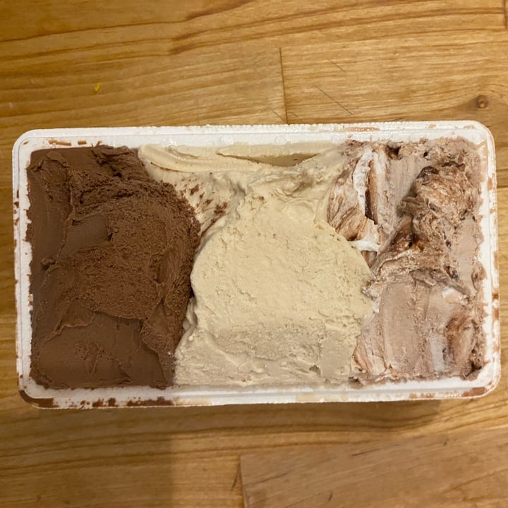 photo of Gelateria Su Per Giù Gelato Vegano shared by @giuliaghil on  19 May 2022 - review