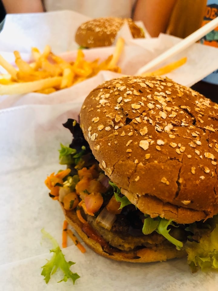 photo of Unburger Grill Spicy Chickpea And Zucchini Burger shared by @nainaotiv on  28 Dec 2019 - review