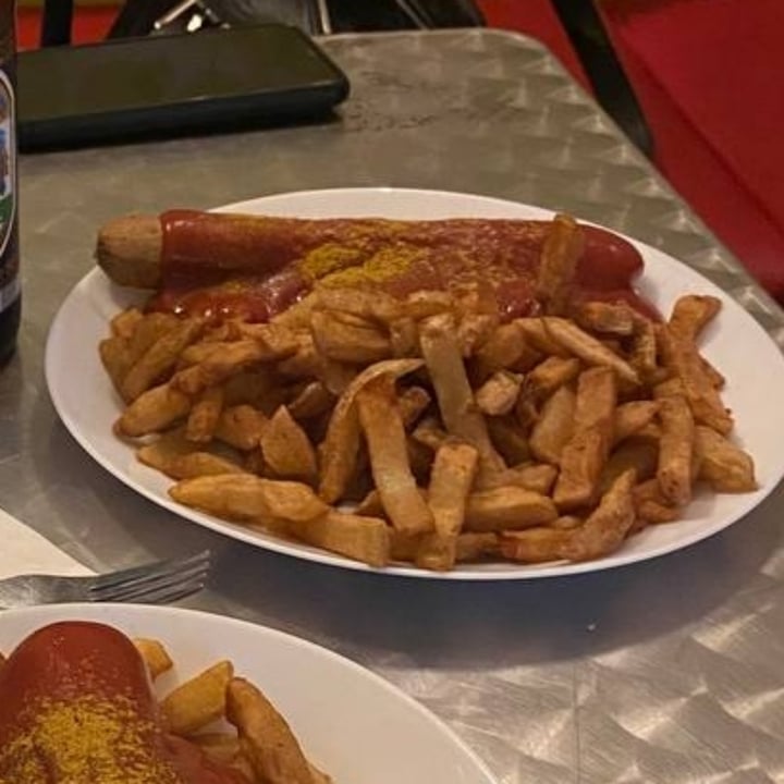 photo of Yoyo Foodworld Seitan Currywurst shared by @bratkart0ffel on  16 Aug 2022 - review