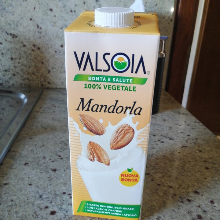 photo of Valsoia Latte di mandorla shared by @bebazuri on  12 Jun 2022 - review