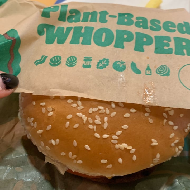 photo of Burger King Anagnina Plant Based Whopper shared by @lauralicandri on  06 Apr 2022 - review