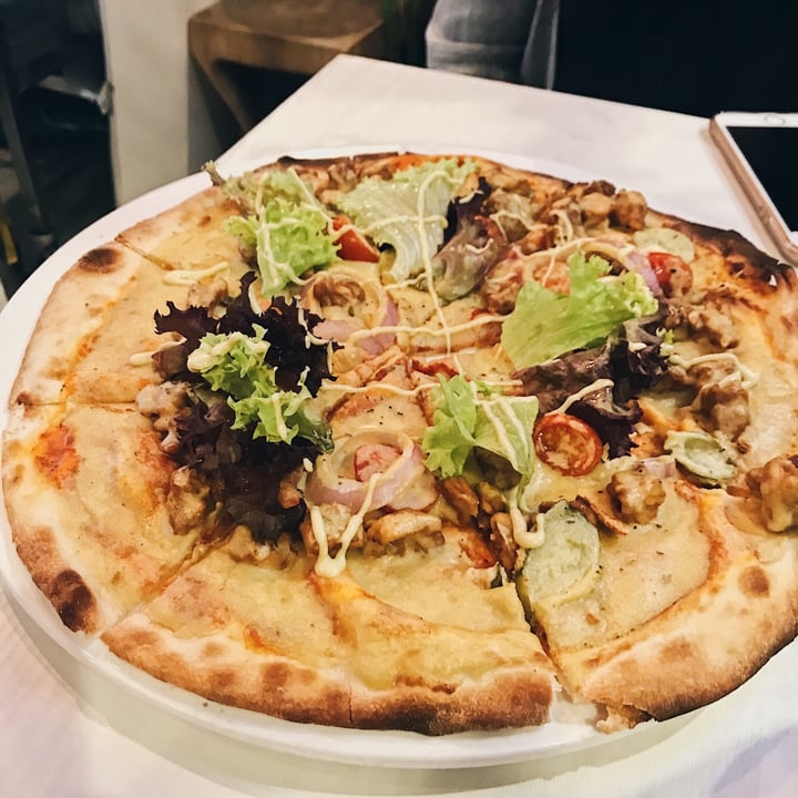 photo of WellSmoocht Truffle Cheeseburger Pizza shared by @qwtho on  01 Mar 2021 - review