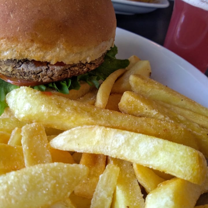 photo of Cervecería Bachmann Hamburguesa vegana shared by @agustinalopezgimenez on  05 Aug 2021 - review