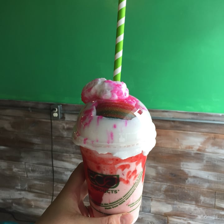 photo of Valiant's Barrie Unicorn Freakshake shared by @cupofglass on  11 Jul 2020 - review