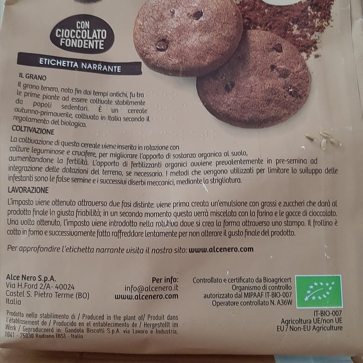 photo of Alce Nero Biscotti cacao con gocce di cioccolato shared by @lauramangone on  16 Jun 2022 - review