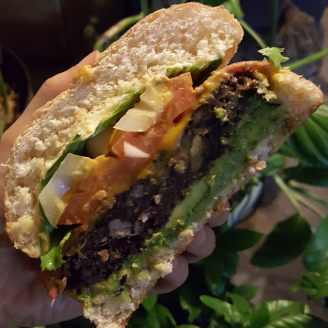 Photo of the dish “Hamburguesa - Frijol negro + Jengibre”