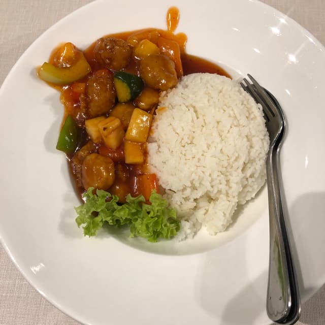 Foto do prato “Sweet & Sour Pork Rice 咕嚕肉飯”