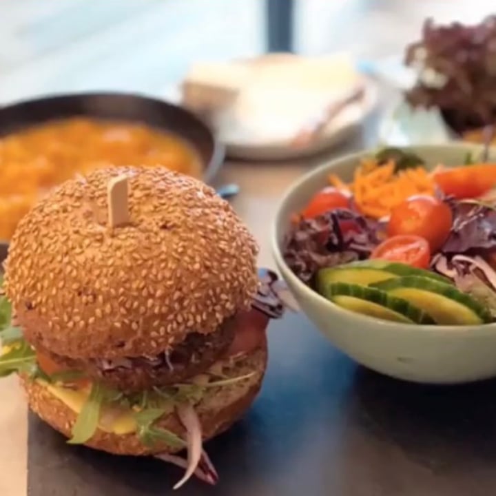 photo of Veggiezz Farmers Burger shared by @inespressable on  26 Jul 2021 - review