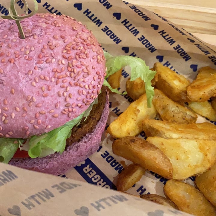 photo of Flower Burger Roma Barbie Burger shared by @giorgiz on  23 Nov 2021 - review