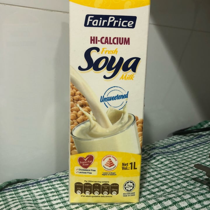 photo of FairPrice FairPrice Hi Calcium Fresh Soya Milk - Original shared by @r3ddrag0n on  05 Apr 2019 - review