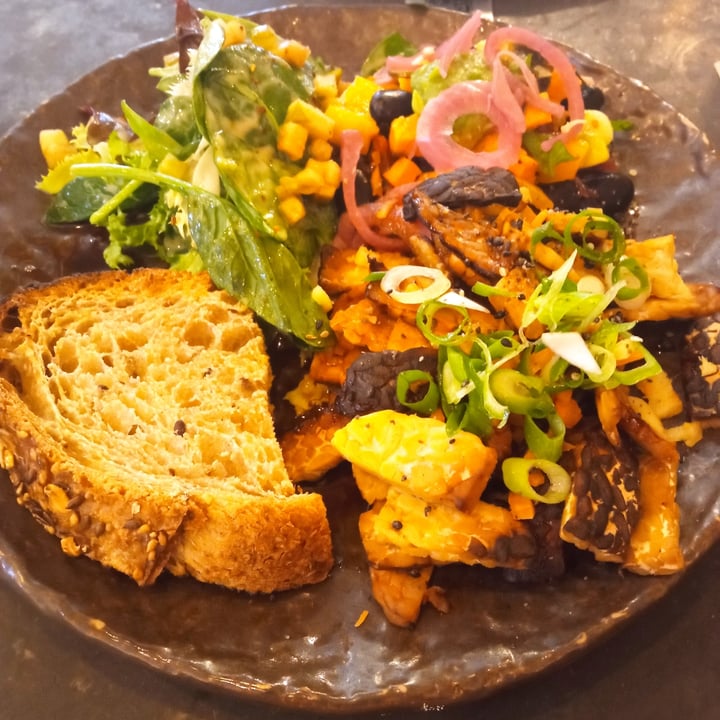 photo of Honest Greens Castellana Tempeh con baked boniato shared by @haku83 on  18 Jul 2022 - review