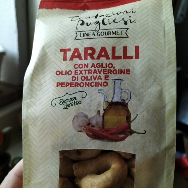 photo of Tentazioni pugliesi Taralli aglio, olio extravergine di oliva e peperoncino shared by @raffa70s70 on  26 Dec 2021 - review