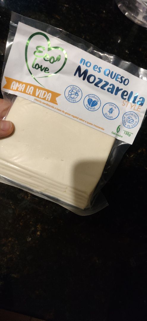 photo of Ecolove No Es Queso Mozzarella Style shared by @nicolecrow on  23 Feb 2020 - review