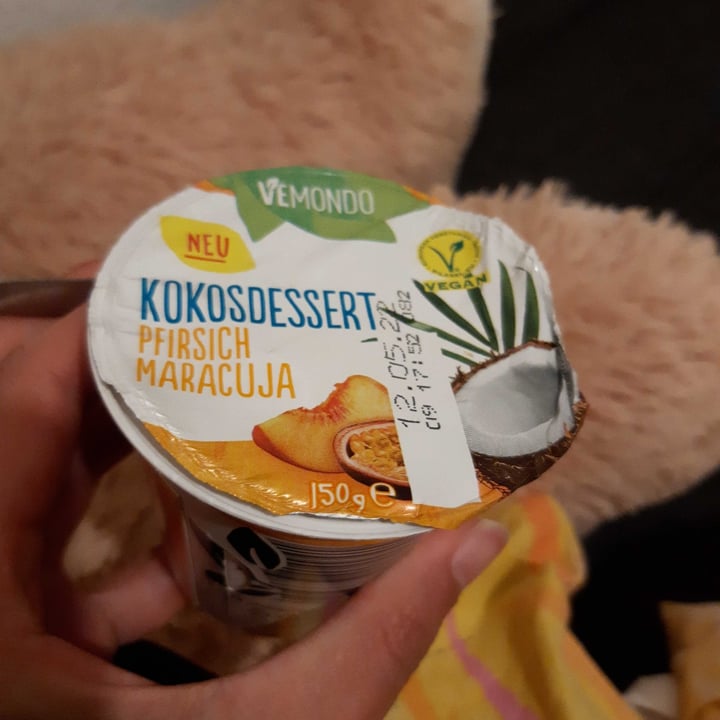 photo of Vemondo Vegan Kokosdessert Pfirsich Maracuja shared by @fatiblum on  06 Apr 2022 - review