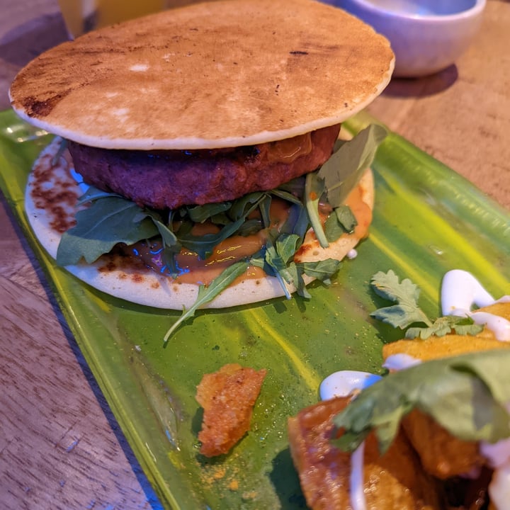 photo of Desoriente Banh mi, thai inspired burger shared by @vanessaprats on  24 Sep 2022 - review