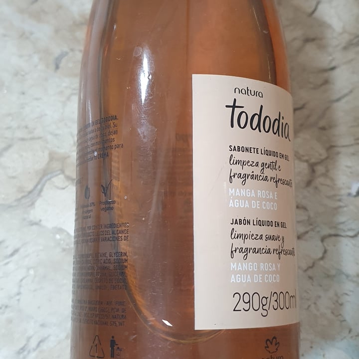 photo of Natura Sabonete Todo Dia Liquido Em Gel Manga Rosa e Água De Coco shared by @fefisiqueira on  22 Apr 2022 - review
