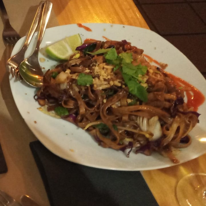 photo of El Manglar Pad Thai con salsa tamarindo shared by @kantaber on  06 Nov 2020 - review