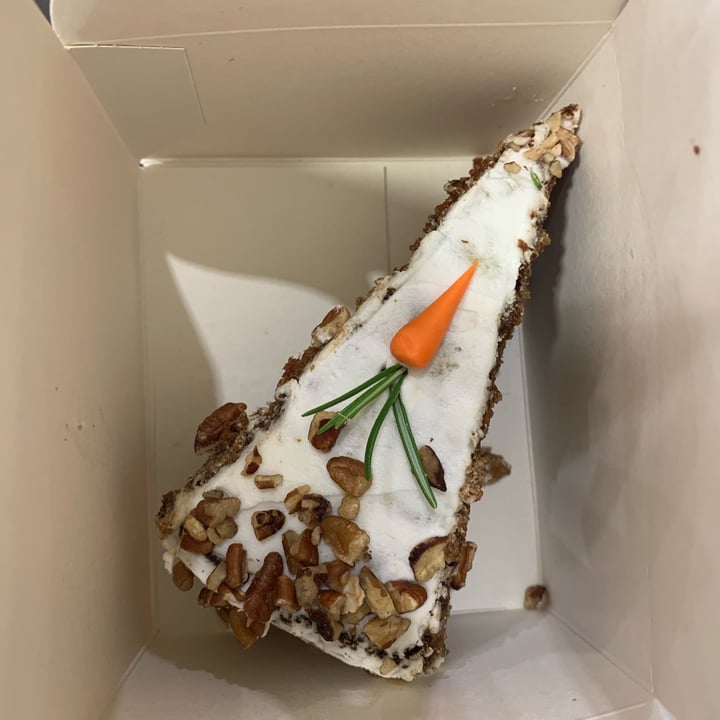 review photo of Cloud Cakes Carrot Cake shared by @carolinapedrazzi on 15 Feb 2022 - review
