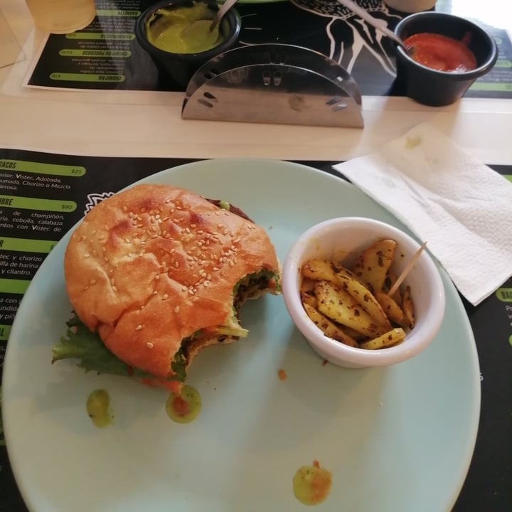 review photo of Poderosa Restaurante Vegano Hamburguesa shared by @saraimolinar on 01 Dec 2021 - review
