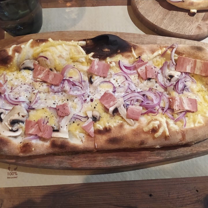 photo of Ay mi madre! Pizza carbonara vegana shared by @carmen14 on  20 Nov 2021 - review