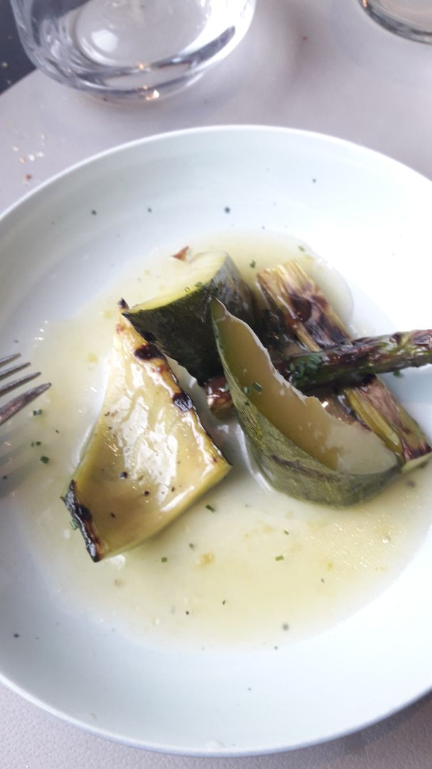 review photo of Misura Restaurant Calabacín a la brasa, espárragos trigueros y salsa verde shared by @bequisa9 on 16 Sep 2019 - review