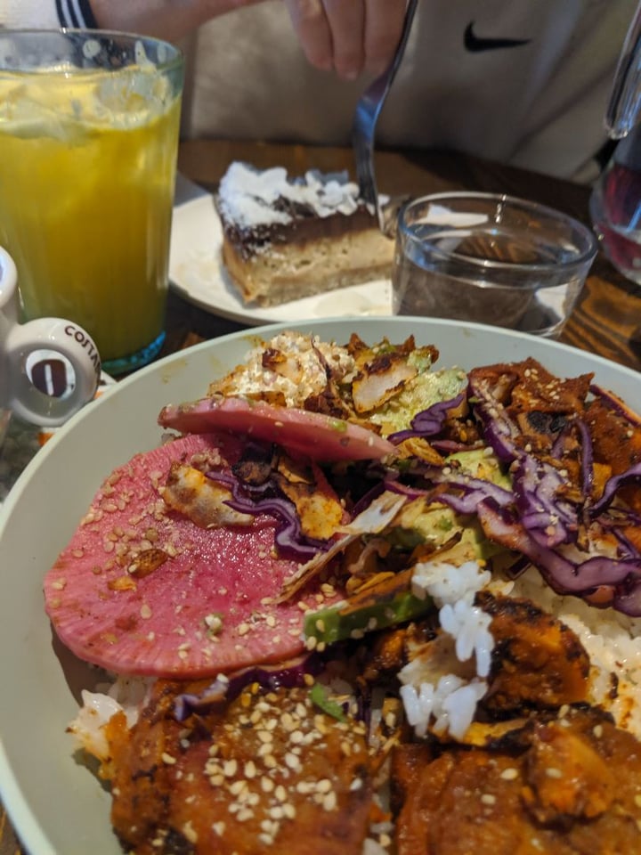 photo of Wholywood Vegan Street Food Avocado Bowl shared by @annaefenton on  04 Jan 2020 - review