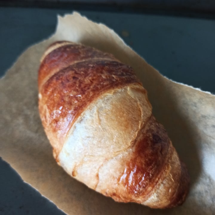 photo of Pret A Manger Frozen Vegan Croissants shared by @wendyyoyo on  19 Jul 2021 - review