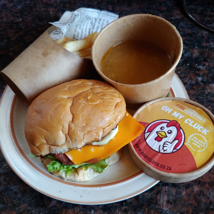 review photo of Vegan Goods Market Vegan Streetfood Deli - Oh My Cluck Burger Meal shared by @kaulana on 14 Nov 2021 - review