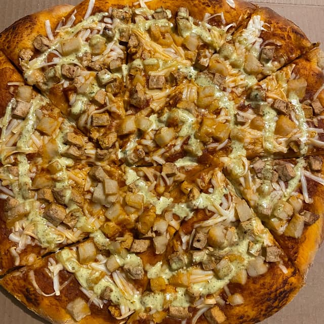 菜肴“Butter Chicken Pizza”的照片