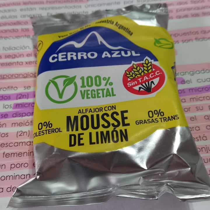 review photo of Cerro Azul Alfajor con Mousse de Limón shared by @marianaespinosa on 25 Jun 2022 - review