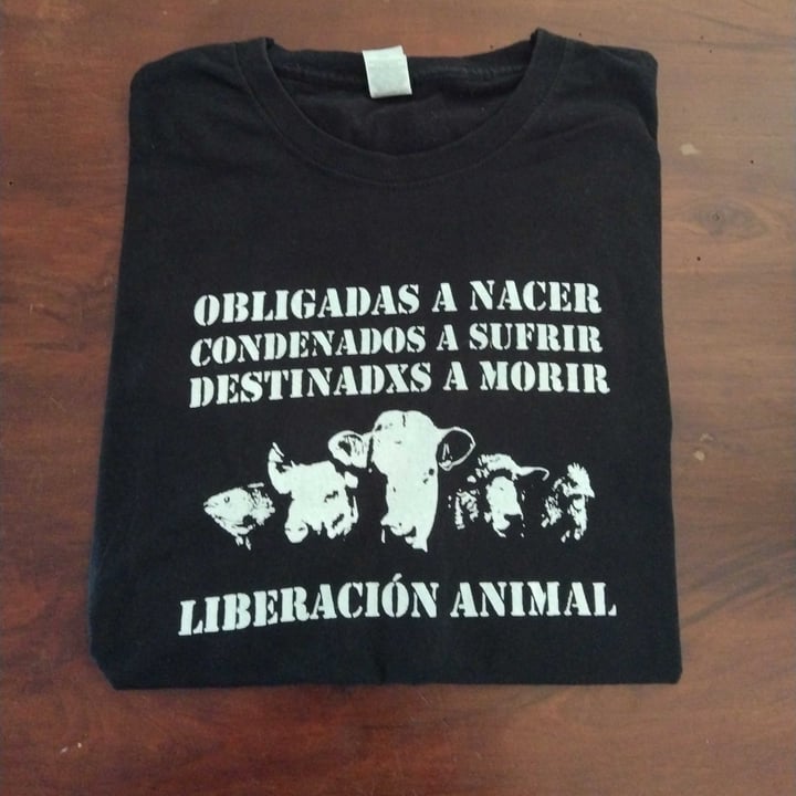 review photo of Serigrafía vegana camiseta liberacion animal shared by @davidmastodon on 17 Oct 2022 - review