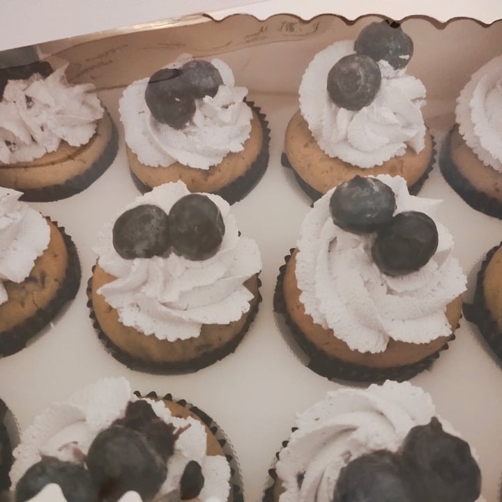 review photo of Heart & Halo - Vegan & Vegetarian Bakery Vegan Blueberry Cupcake shared by @dhanhyaa on 01 Sep 2021 - review