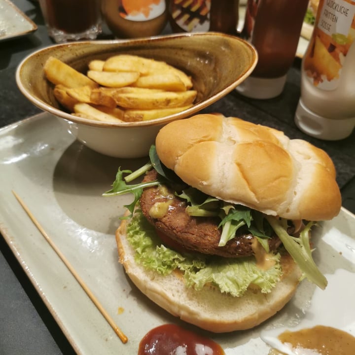 photo of Hans Im Glück German Burgergrill Fabelhafter shared by @lizard on  11 Oct 2020 - review