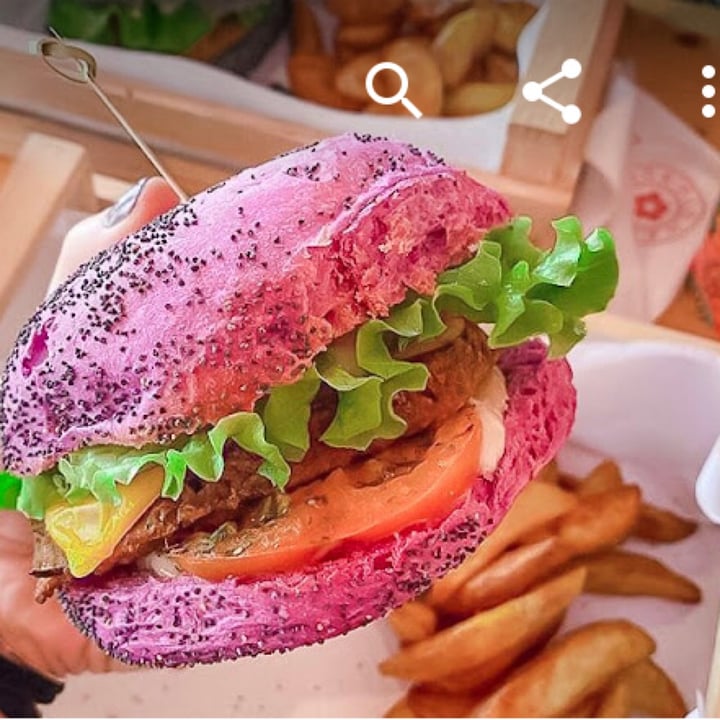 photo of Flower Burger Roma Flower burger shared by @rossans on  16 Aug 2022 - review