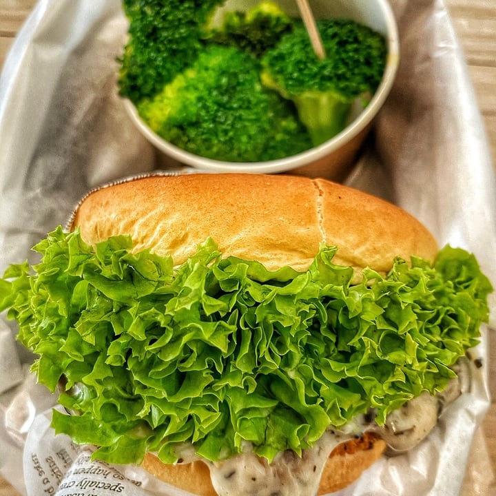 photo of VeganBurg Singapore Creamy Shrooms Burger Meal shared by @r3ginaa on  31 Aug 2022 - review
