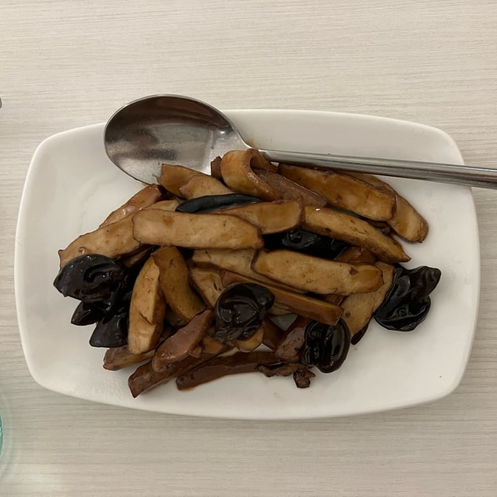 photo of Hong Kong Tofu Disidratato Con Misto Di Funghi shared by @ommy on  22 Oct 2022 - review