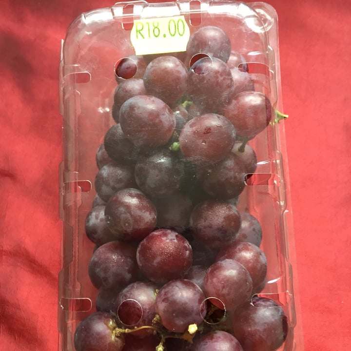 photo of Spar supermarket Red Grapes shared by @pushpavegan on  16 Mar 2021 - review