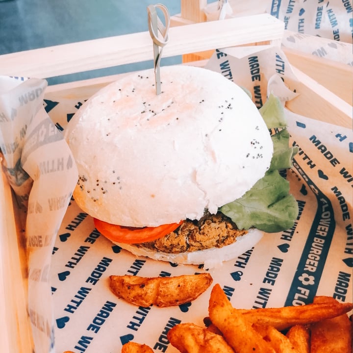 review photo of Flower Burger Tofungo shared by @giorgiacst on 14 Sep 2020 - review
