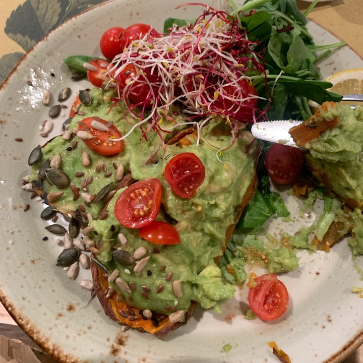 photo of Shake Café sweet potato toast with smashed avocado shared by @martimem on  28 Jun 2022 - review