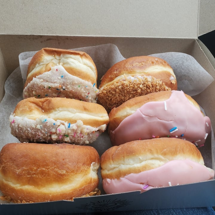 photo of Halo Donuts cream Donut shared by @greenaphrodite on  27 Jan 2022 - review