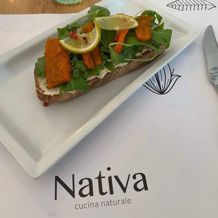 photo of Nativa Ristorante Bruschetta con formaggio cremoso vegetale, "salmone" felice, rucola, lime e pepe rosa. shared by @manekineko on  04 Jul 2022 - review