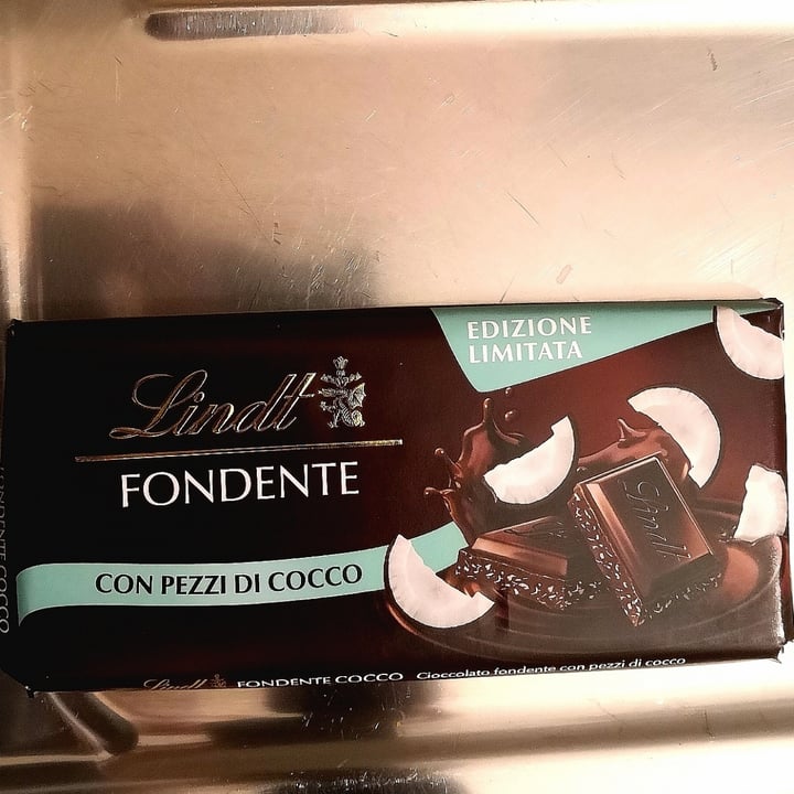 photo of Lindt Cioccolata Fondente con Pezzi di Cocco shared by @totoro on  07 Dec 2020 - review