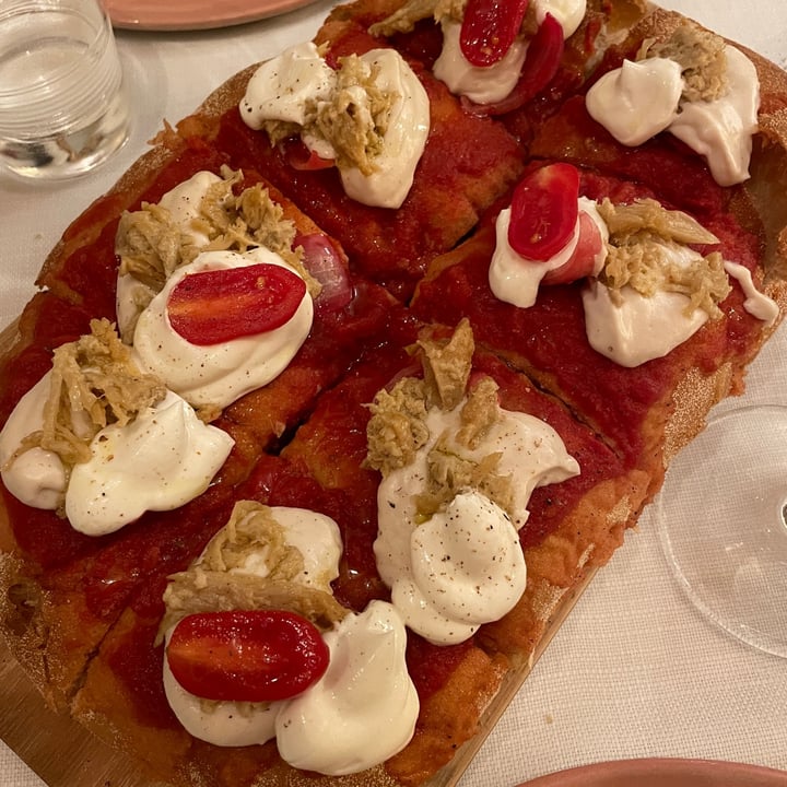 photo of Osteria Casa Mia di Dri Walter pizza veg-tonno e cipolla shared by @alicewithcats on  15 Oct 2022 - review