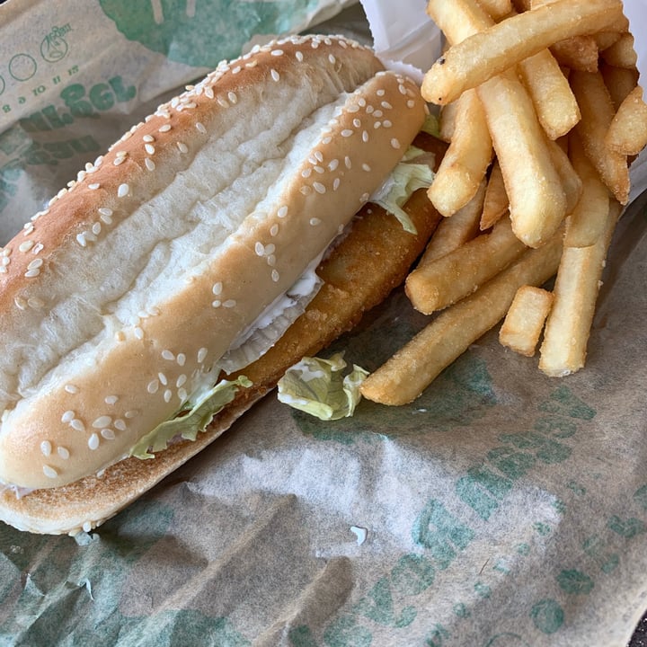 photo of Burger King Vegan royale shared by @cuttingoutthecoo on  22 Jul 2021 - review