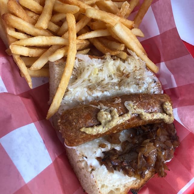 Photo of the dish “salchicha alemana estilo bradwurst”