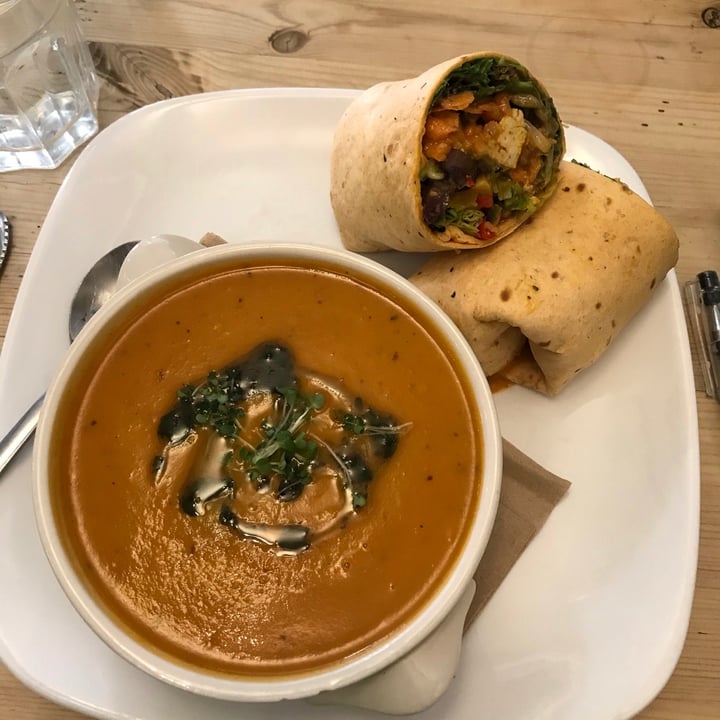 photo of Wai Kika Moo Kau Soup and wrap shared by @kirstenhartvig on  15 Dec 2020 - review