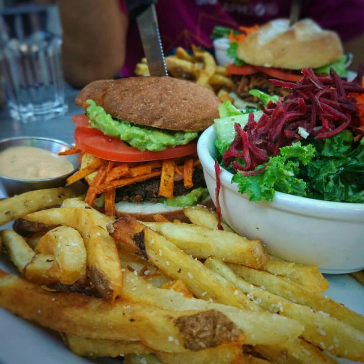photo of MeeT in Gastown Mucho Gusto Burger shared by @vagrantvegan on  16 Nov 2018 - review