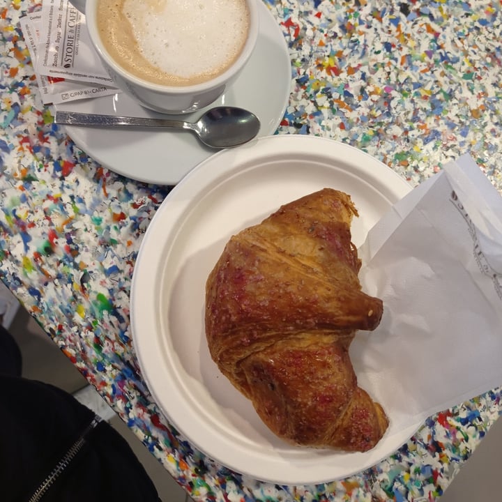 review photo of Autogrill Croissant Vegano shared by @raamalooke on 05 Apr 2022 - review